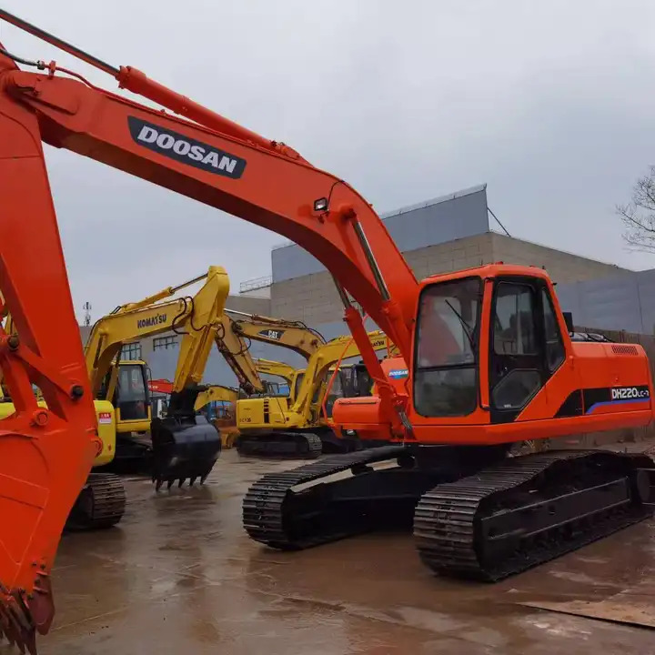 Used Doosan DH220-7 excavator on sale with manual engine made in Korea - Excavadora de cadenas: foto 2 Used Doosan DH220-7 excavator on sale with manual engine made in Korea - Excavadora de cadenas: foto 2