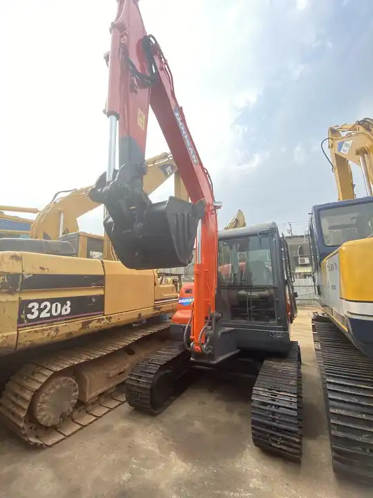 Excavadora de cadenas Used doosan 6ton dx60 excavator on sale in stock: foto 6