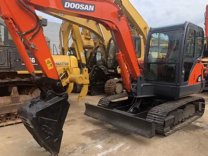 Excavadora de cadenas doosan excavator used dx60 dh60 dx55 dh55 mini excavator 6 ton  mini excavator free shipping: foto 6