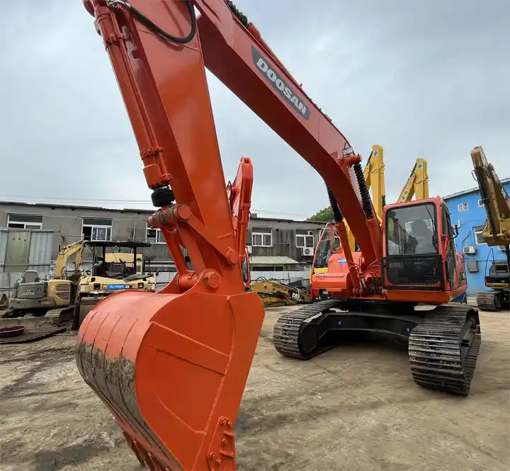Used original Korea Doosan 20 ton excavator with cheap price and good condition DOOSAN Dx220LC-9e - Excavadora de cadenas: foto 1 Used original Korea Doosan 20 ton excavator with cheap price and good condition DOOSAN Dx220LC-9e - Excavadora de cadenas: foto 1
