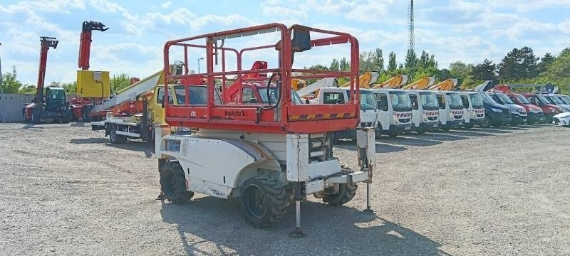 Haulotte Compact 10 DX - 4x4 - 10m - diesel - Plataforma de tijeras: foto 1 Haulotte Compact 10 DX - 4x4 - 10m - diesel - Plataforma de tijeras: foto 1