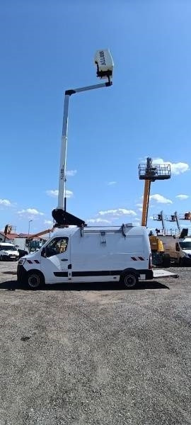 Camión con plataforma elevadora Renault Master Klubb KL32 - 12,5 m, 120 kg: foto 9 Camión con plataforma elevadora Renault Master Klubb KL32 - 12,5 m, 120 kg: foto 9