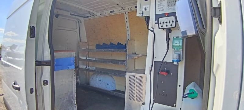 Camión con plataforma elevadora Renault Master Klubb KL32 - 12,5 m, 120 kg: foto 14 Camión con plataforma elevadora Renault Master Klubb KL32 - 12,5 m, 120 kg: foto 14