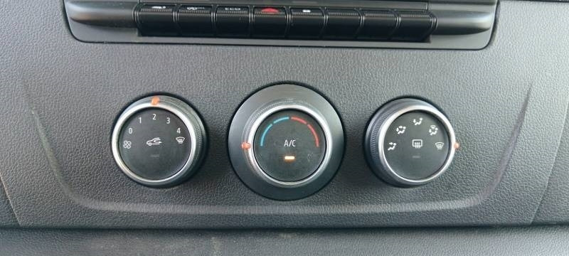 Camión con plataforma elevadora Renault Master Klubb KL32 - 12,5 m, 120 kg: foto 15 Camión con plataforma elevadora Renault Master Klubb KL32 - 12,5 m, 120 kg: foto 15