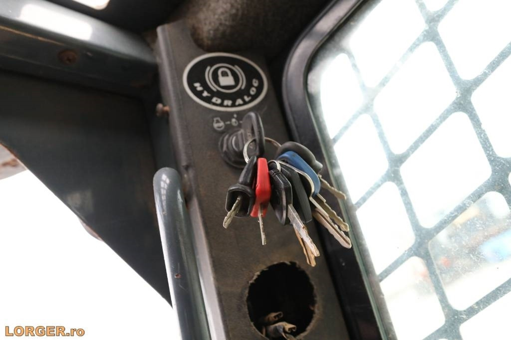 Minicargadora Gehl R 135: foto 10