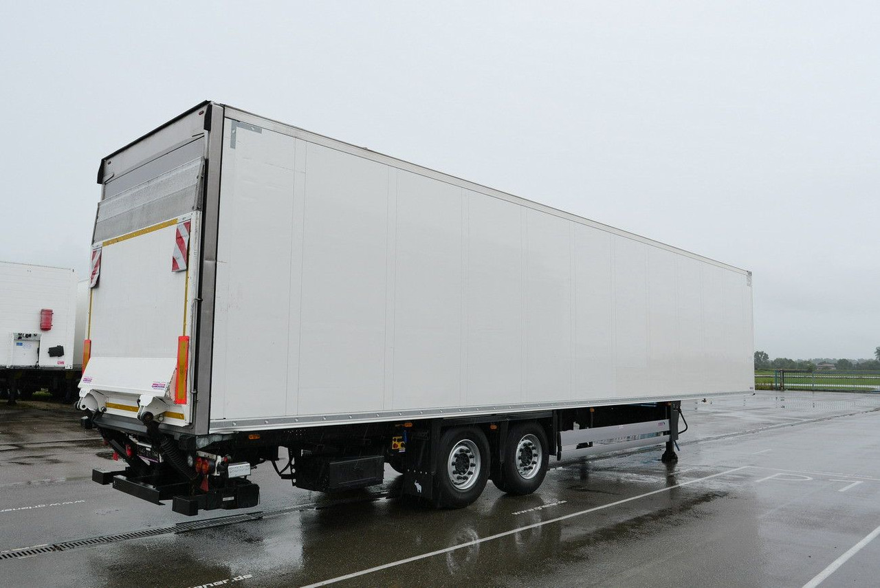 Schmitz Cargobull SKO 18 /LBW BÄR 2500 kg / CARRIER 1550 / LIFT - Frigorífico semirremolque: foto 2 Schmitz Cargobull SKO 18 /LBW BÄR 2500 kg / CARRIER 1550 / LIFT - Frigorífico semirremolque: foto 2