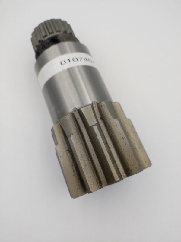 010740A Wałek silnika obrotu Yanmar SV 26 - Reductor de giro para Maquinaria de construcción: foto 1 010740A Wałek silnika obrotu Yanmar SV 26 - Reductor de giro para Maquinaria de construcción: foto 1