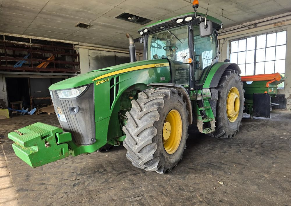 John Deere 8260R - Tractor: foto 1 John Deere 8260R - Tractor: foto 1