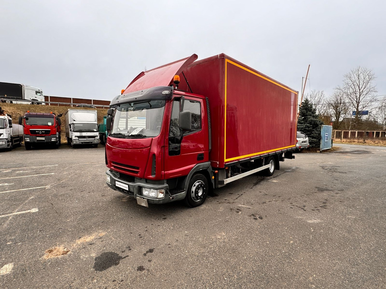 Iveco ML 80 E 21 - Camión caja cerrada: foto 3 Iveco ML 80 E 21 - Camión caja cerrada: foto 3