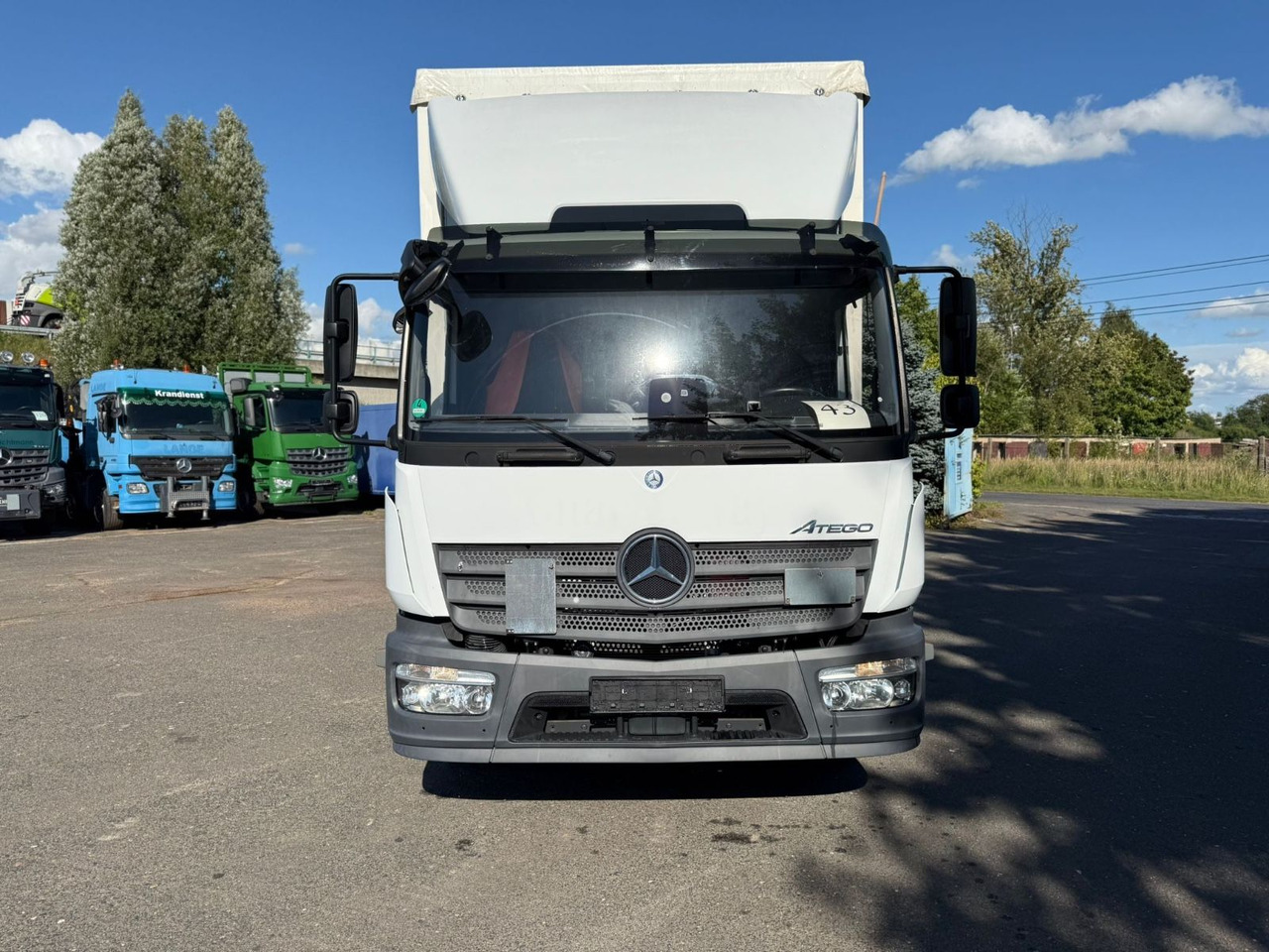 Mercedes-Benz Atego 1224 18 tkm - Camión caja cerrada: foto 1 Mercedes-Benz Atego 1224 18 tkm - Camión caja cerrada: foto 1