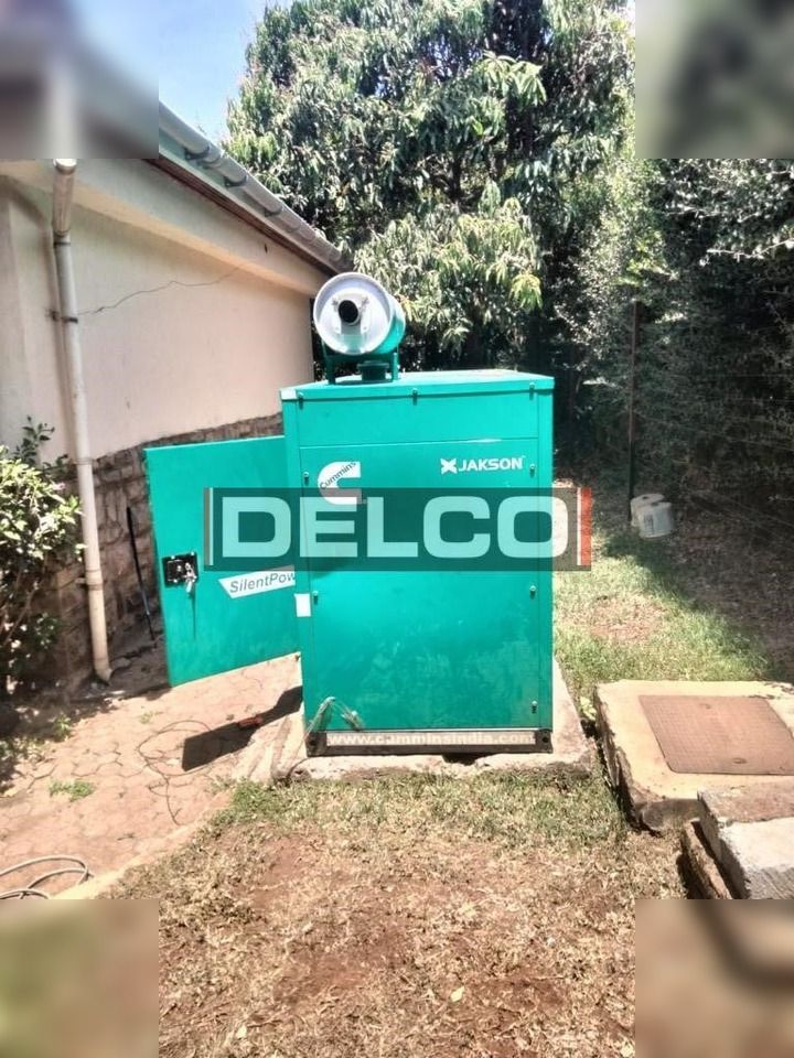 CUMMINS 35 KVA - Generador industriale: foto 2 CUMMINS 35 KVA - Generador industriale: foto 2