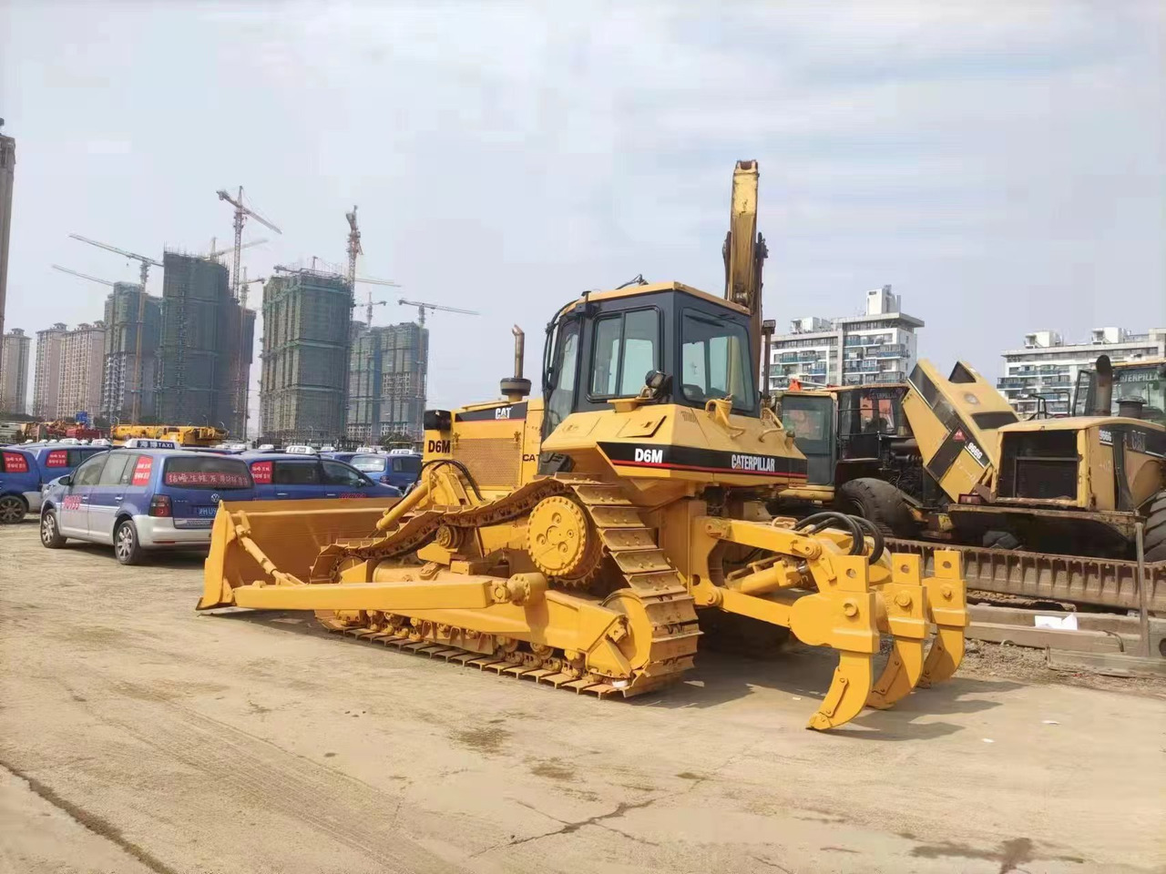 CAT D6M - Bulldozer: foto 2 CAT D6M - Bulldozer: foto 2