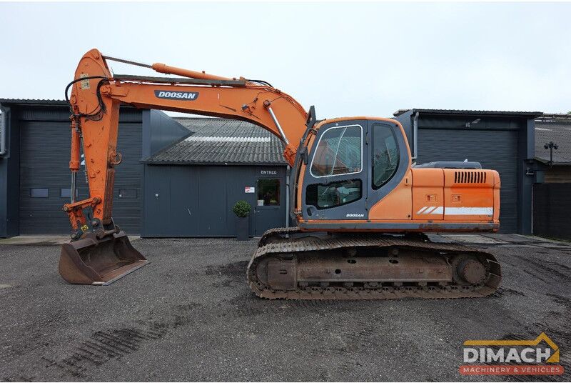 Doosan DX 180 LC Doosan 6 cil - mono giek - airco - graafbak - cw30 hydro snelwissel - hamerleiding - 11300 uur - Excavadora: foto 1 Doosan DX 180 LC Doosan 6 cil - mono giek - airco - graafbak - cw30 hydro snelwissel - hamerleiding - 11300 uur - Excavadora: foto 1