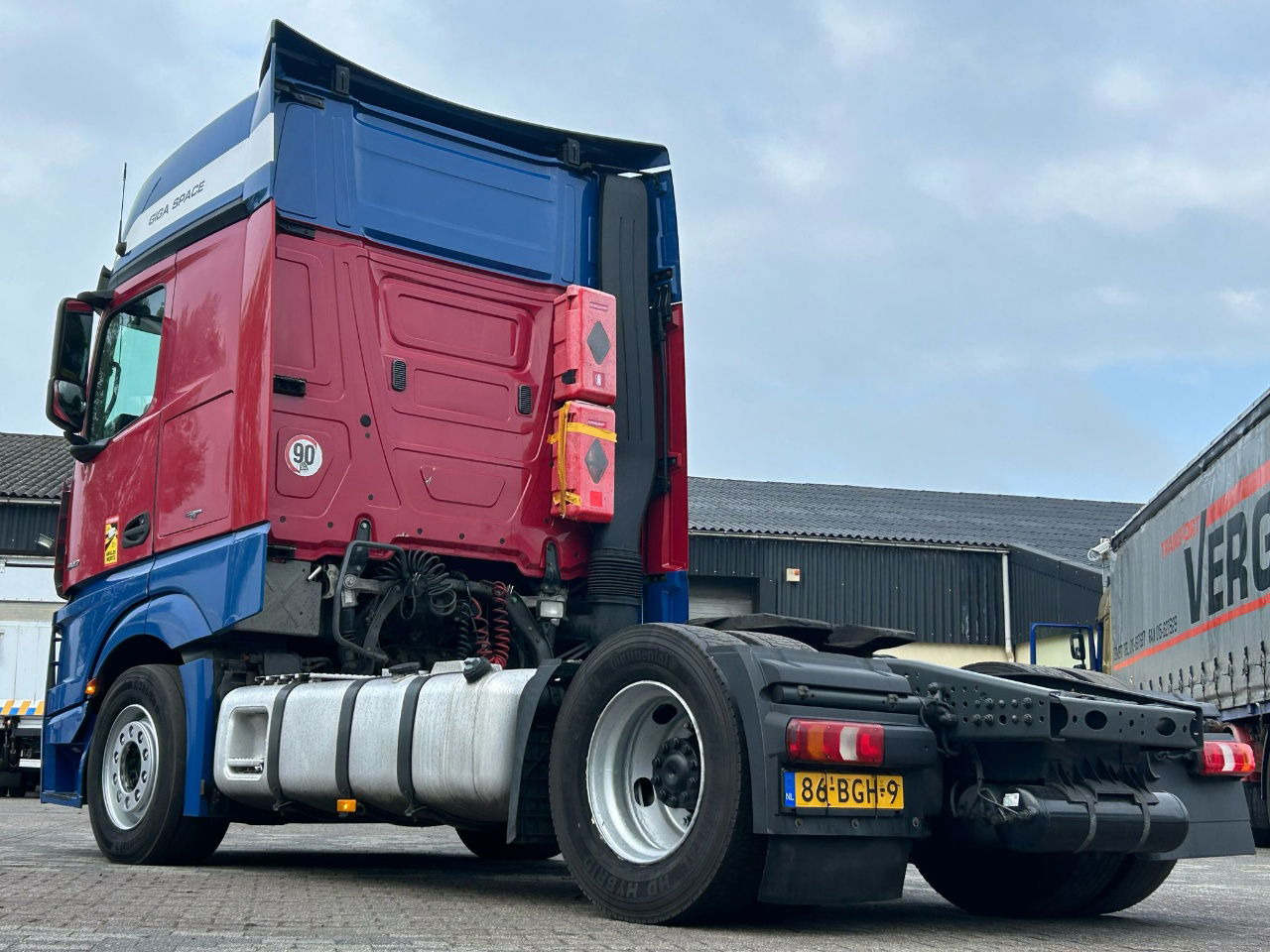 Mercedes-Benz Actros Euro 6 / BJ. 2015 / APK - Cabeza tractora: foto 5 Mercedes-Benz Actros Euro 6 / BJ. 2015 / APK - Cabeza tractora: foto 5