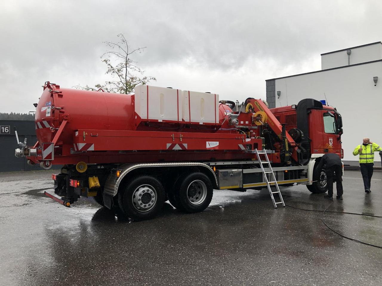 Abrollcontainer 10m³ Feuerwehr Wassertank - Contenedor de gancho: foto 1 Abrollcontainer 10m³ Feuerwehr Wassertank - Contenedor de gancho: foto 1