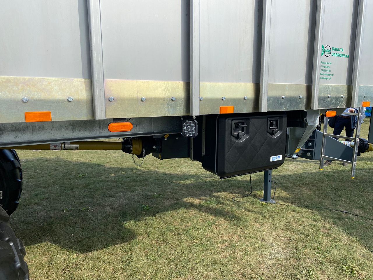 Esparcidor de estiércol nuevo Auto-Agro Miststreuer / Manure spreader / Epandeur à fumier / Rimorchio spandiconcime / Abonadora / Разбрасыватель органических удобрений / Rozrzutnik obornika Tandem N268: foto 18