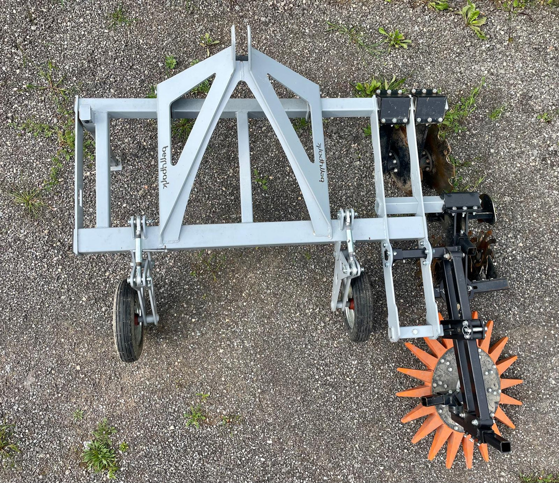 Berrypark Roll- und Fingerhacke / Orchard Weeder / Sarcleuse arboricole / Pielnik sadowniczy - Cultivador: foto 4 Berrypark Roll- und Fingerhacke / Orchard Weeder / Sarcleuse arboricole / Pielnik sadowniczy - Cultivador: foto 4