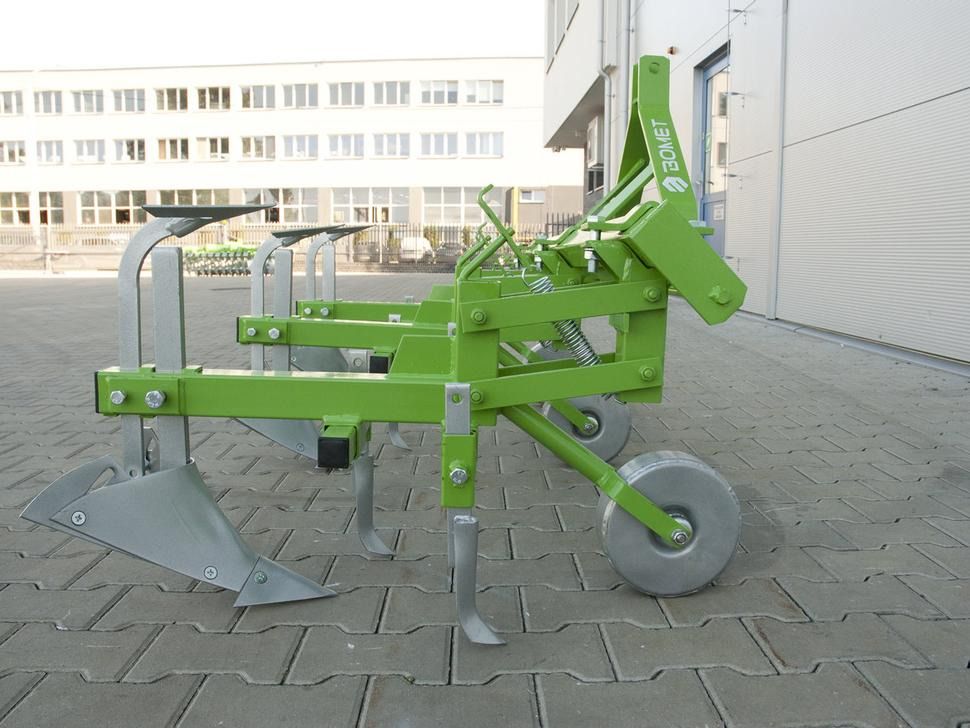 Bomet Jäthacke-Häufler / Hoe ridger / Butteuse / Rincalzatore assolcatore / Полольник-окучник / Obsypnik - Equipo para trabajo del suelo: foto 3 Bomet Jäthacke-Häufler / Hoe ridger / Butteuse / Rincalzatore assolcatore / Полольник-окучник / Obsypnik - Equipo para trabajo del suelo: foto 3