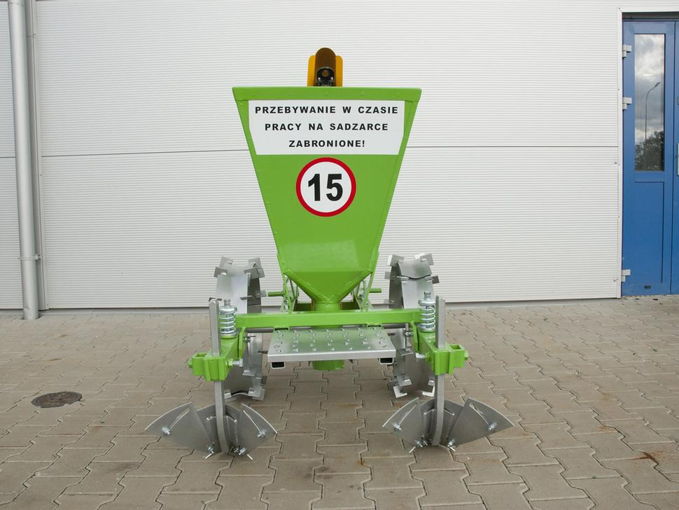 Bomet Kartoffelpflanzmaschine / Potato planter / Planteuse de pomme de terre / Piantapatate / Sadzarka ziemniaków - Plantadora de patatas: foto 2 Bomet Kartoffelpflanzmaschine / Potato planter / Planteuse de pomme de terre / Piantapatate / Sadzarka ziemniaków - Plantadora de patatas: foto 2