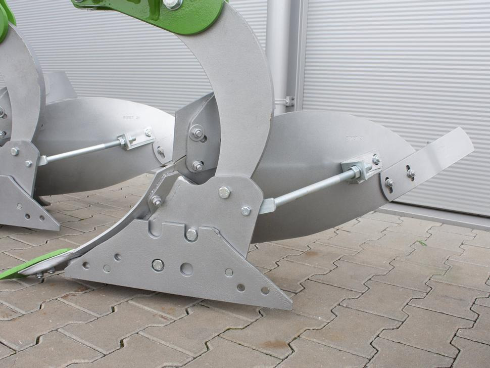 Arado nuevo Bomet Pflüge / Single-beam plow / Charrue mono-poutre / Aratro / Плуг / Pług jednobelkowy Libra 3+1: foto 10 Arado nuevo Bomet Pflüge / Single-beam plow / Charrue mono-poutre / Aratro / Плуг / Pług jednobelkowy Libra 3+1: foto 10