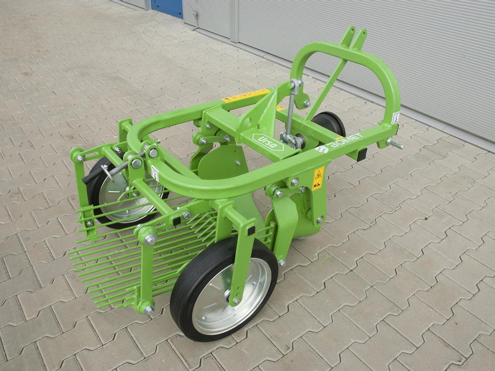 Bomet Schwingsiebroder / Potato digger / Arracheuse de pomme de terre / Scavapatate / Однорядная картофельная копалка / Kopaczka do ziemniaków Ursa Z655/1 - Arrancadora de patatas: foto 2 Bomet Schwingsiebroder / Potato digger / Arracheuse de pomme de terre / Scavapatate / Однорядная картофельная копалка / Kopaczka do ziemniaków Ursa Z655/1 - Arrancadora de patatas: foto 2