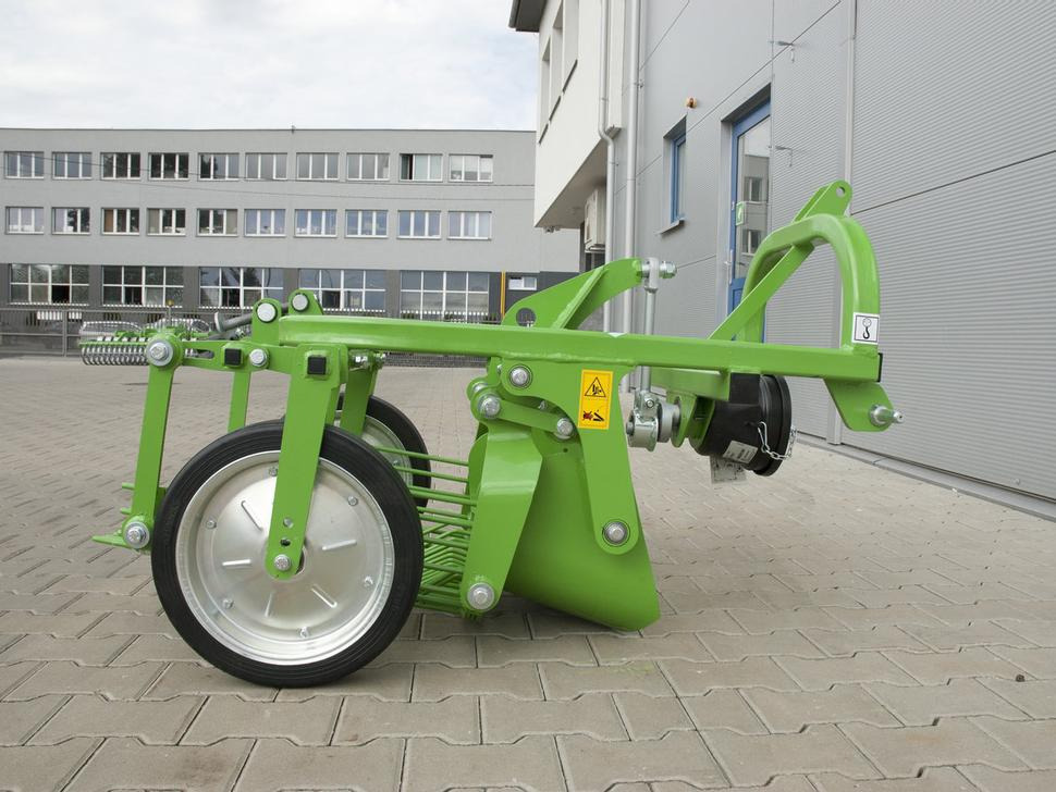 Bomet Schwingsiebroder / Potato digger / Arracheuse de pomme de terre / Scavapatate / Однорядная картофельная копалка / Kopaczka do ziemniaków Ursa Z655/1 - Arrancadora de patatas: foto 5 Bomet Schwingsiebroder / Potato digger / Arracheuse de pomme de terre / Scavapatate / Однорядная картофельная копалка / Kopaczka do ziemniaków Ursa Z655/1 - Arrancadora de patatas: foto 5