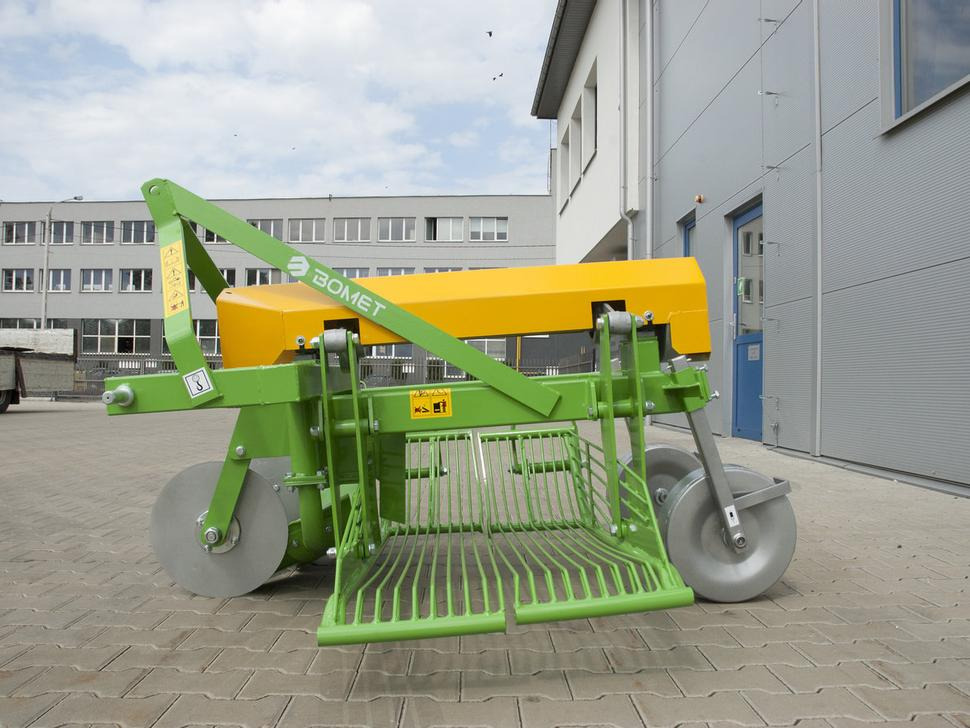Bomet Siebkettenroder / Potato digger / Arracheuse de pomme de terre / Scavapatate / Однорядная картофельная копалка / Kopaczka do ziemniaków Ursa Z655 - Arrancadora de patatas: foto 3 Bomet Siebkettenroder / Potato digger / Arracheuse de pomme de terre / Scavapatate / Однорядная картофельная копалка / Kopaczka do ziemniaków Ursa Z655 - Arrancadora de patatas: foto 3