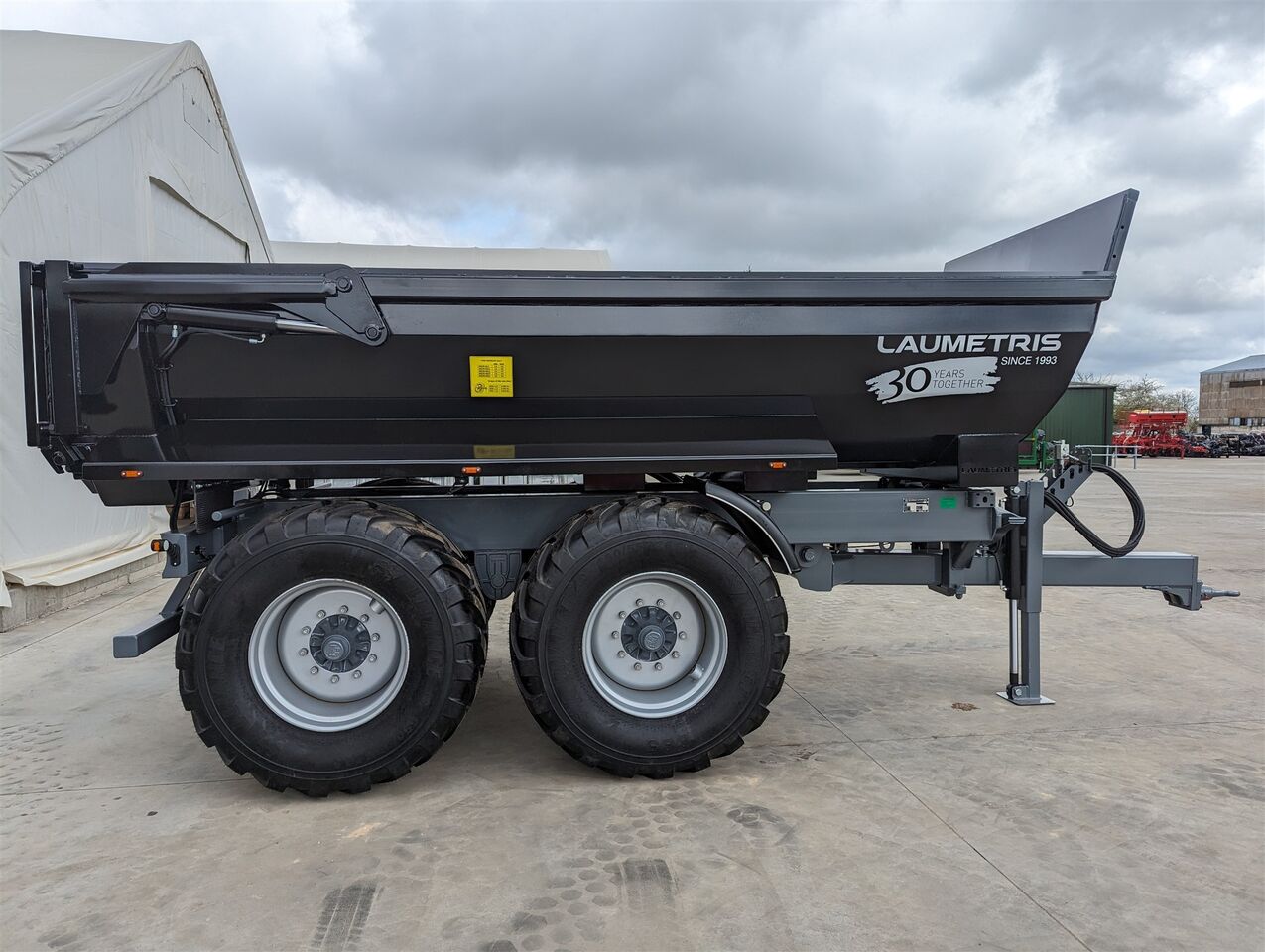 Laumetris Bauanhänger / Construction trailer / Remorque TP / Przyczepa budowlana 16 t - Remolque volquete agrícola: foto 3 Laumetris Bauanhänger / Construction trailer / Remorque TP / Przyczepa budowlana 16 t - Remolque volquete agrícola: foto 3
