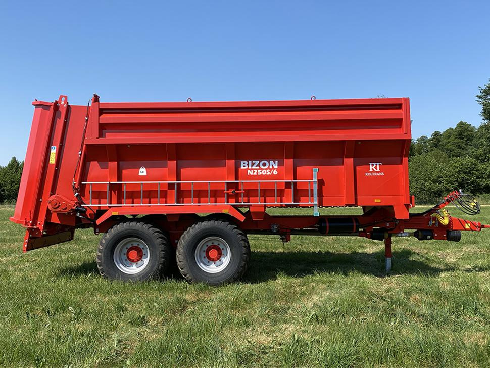 Roltrans Miststreuer / Manure spreader / Epandeur à fumier / Spandiletame / Разбрасыватель органических удобрений / Rozrzutnik obornika N205S/6 BIZON 14 t - Esparcidor de estiércol: foto 2 Roltrans Miststreuer / Manure spreader / Epandeur à fumier / Spandiletame / Разбрасыватель органических удобрений / Rozrzutnik obornika N205S/6 BIZON 14 t - Esparcidor de estiércol: foto 2
