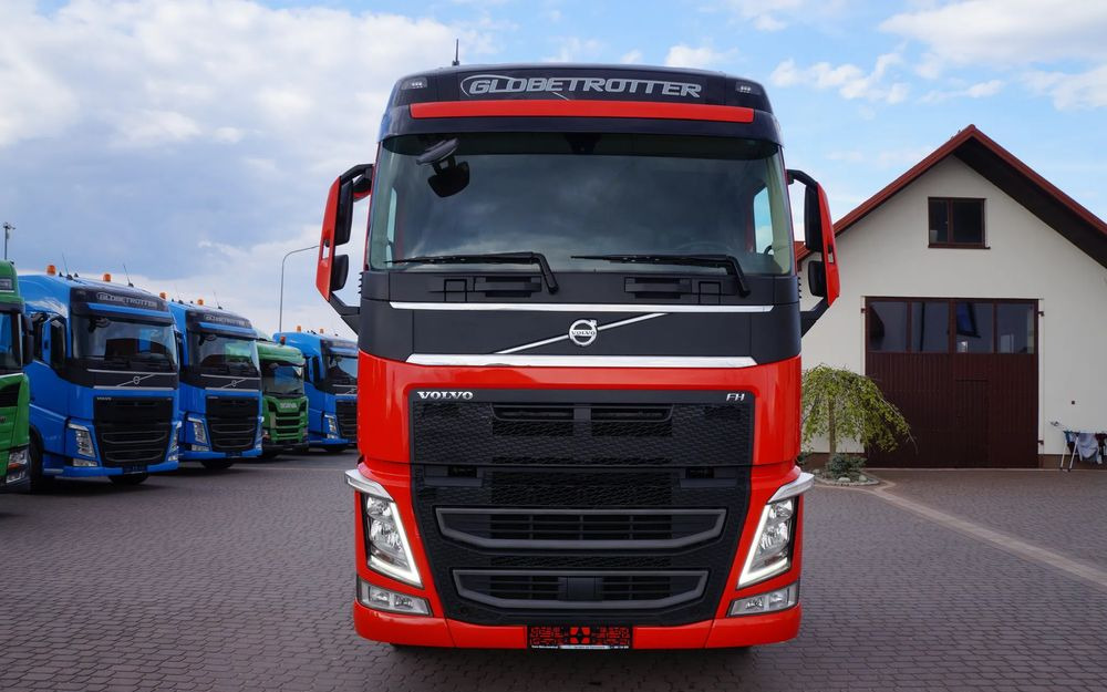 Volvo FH 4 EURO 6 GLOBETROTTER NISKI PRZEBIEG PEŁEN SERWIS - Cabeza tractora: foto 2 Volvo FH 4 EURO 6 GLOBETROTTER NISKI PRZEBIEG PEŁEN SERWIS - Cabeza tractora: foto 2