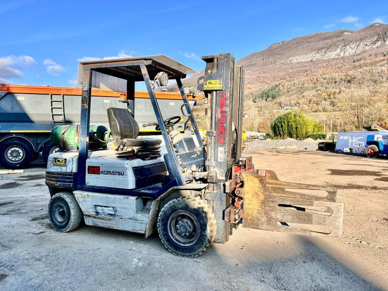 KOMATSU Chariot élévateur à gaz FG25T-11E (AVEC PINCE) - Carretilla elevadora de gas: foto 4 KOMATSU Chariot élévateur à gaz FG25T-11E (AVEC PINCE) - Carretilla elevadora de gas: foto 4