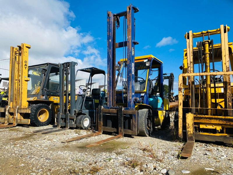 KOMATSU Chariot élévateur diesel FD30T14 - Carretilla elevadora diésel: foto 2 KOMATSU Chariot élévateur diesel FD30T14 - Carretilla elevadora diésel: foto 2