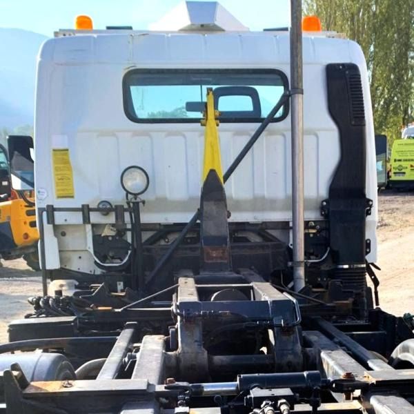 Mitsubishi Fuso Camion ampliroll 6,5T - Multibasculante camión: foto 4 Mitsubishi Fuso Camion ampliroll 6,5T - Multibasculante camión: foto 4
