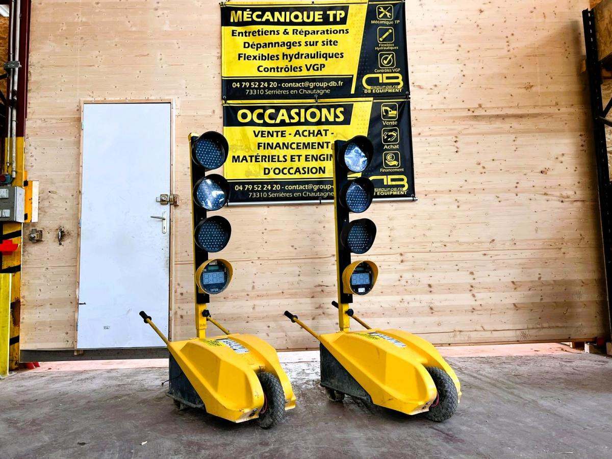 FEUX DE CHANTIER TRICOLORES TTS TEMPO AVEC TELECOMMANDE D'OCCASION - Otros: foto 1 FEUX DE CHANTIER TRICOLORES TTS TEMPO AVEC TELECOMMANDE D'OCCASION - Otros: foto 1