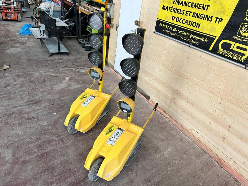 FEUX DE CHANTIER TRICOLORES TTS TEMPO AVEC TELECOMMANDE D'OCCASION - Otros: foto 3 FEUX DE CHANTIER TRICOLORES TTS TEMPO AVEC TELECOMMANDE D'OCCASION - Otros: foto 3