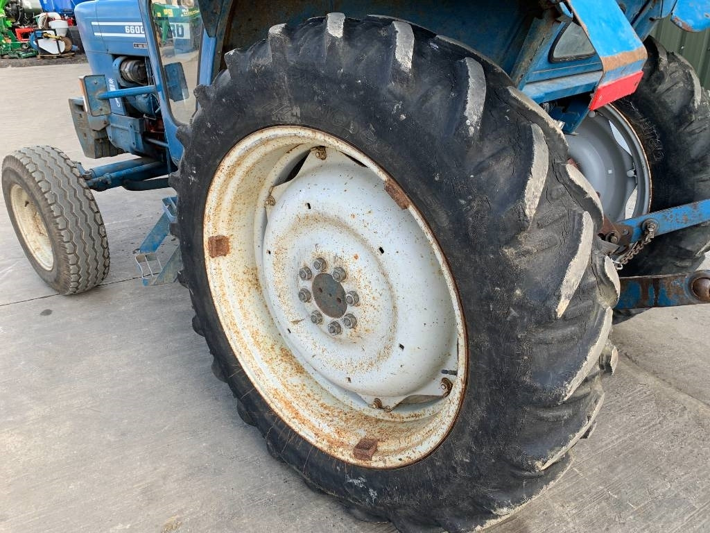 Tractor Ford 6600: foto 12