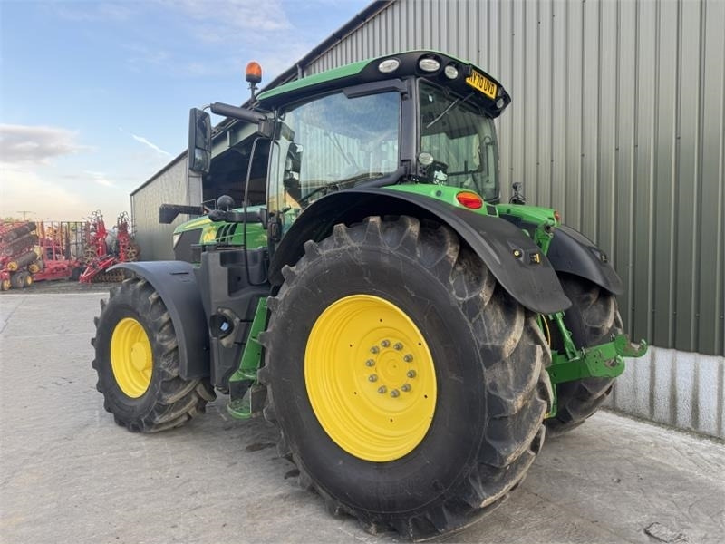John Deere 6215R Command Pro **Ultimate Edition**Front PTO**V - Tractor: foto 2 John Deere 6215R Command Pro **Ultimate Edition**Front PTO**V - Tractor: foto 2