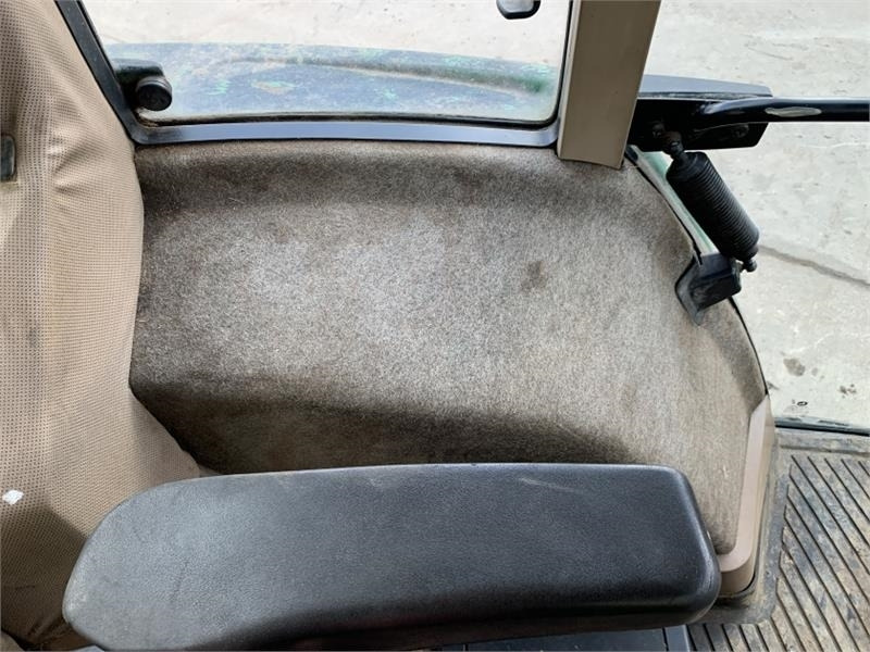 Tractor John Deere 6800 Tractor: foto 18 Tractor John Deere 6800 Tractor: foto 18