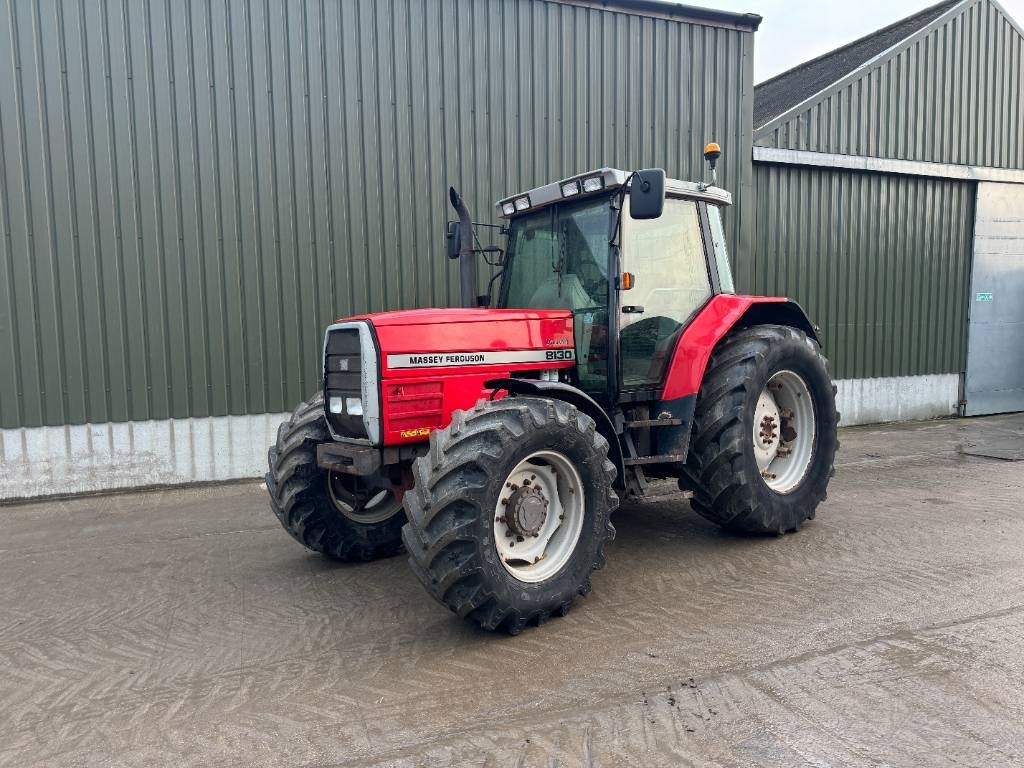 Massey Ferguson 8130 - Tractor: foto 1 Massey Ferguson 8130 - Tractor: foto 1