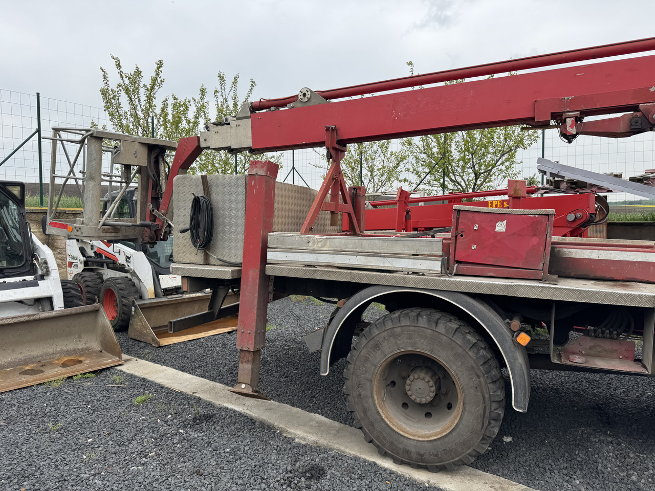 MAN 8-163 / 4X4 / PODNOŚNIK KOSZOWY / NISKI PRZEBIEG - Camión grúa: foto 4 MAN 8-163 / 4X4 / PODNOŚNIK KOSZOWY / NISKI PRZEBIEG - Camión grúa: foto 4