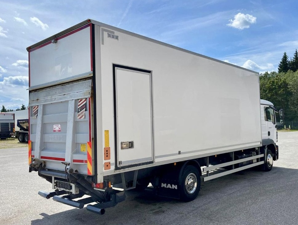 MAN TGM 12.250 / TGL / IZOTERMA / WINDA / 18 EUROPALET / SYPIALKA / AUTOMAT / 2018 ROK - Isotérmico camión: foto 3 MAN TGM 12.250 / TGL / IZOTERMA / WINDA / 18 EUROPALET / SYPIALKA / AUTOMAT / 2018 ROK - Isotérmico camión: foto 3