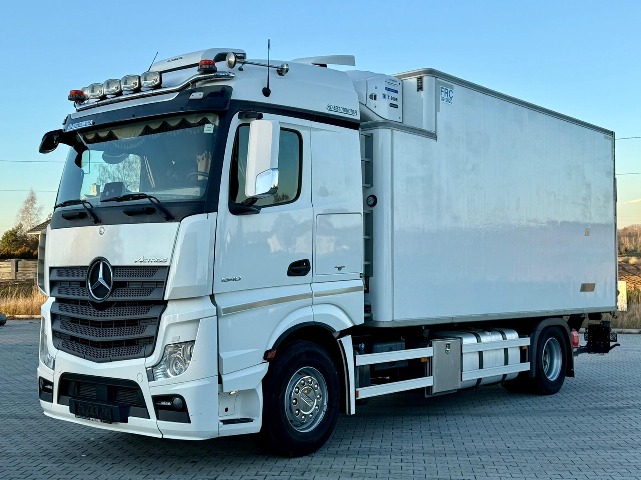 MERCEDES-BENZ ACTROS 1840 / CHŁODNIA / WINDA / 15 EUROPALET / 6.10 M DŁUGOŚCI / DUŻA KABINA / AUTOMAT / SPROWADZONY / SERWISOWANY / EURO 6 - Frigorífico camión: foto 2 MERCEDES-BENZ ACTROS 1840 / CHŁODNIA / WINDA / 15 EUROPALET / 6.10 M DŁUGOŚCI / DUŻA KABINA / AUTOMAT / SPROWADZONY / SERWISOWANY / EURO 6 - Frigorífico camión: foto 2
