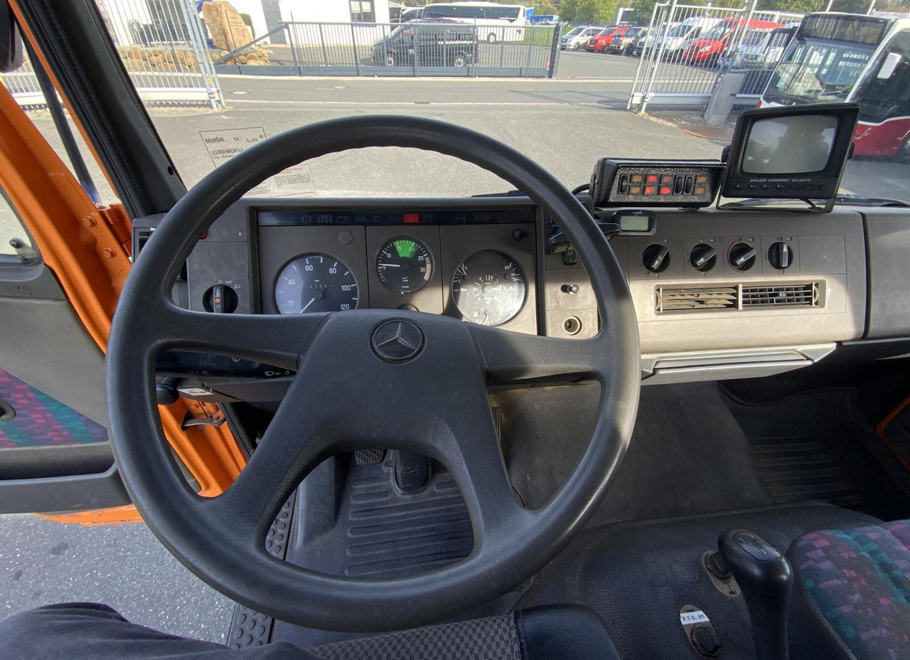 Camión con plataforma elevadora Mercedes-Benz 1117: foto 12