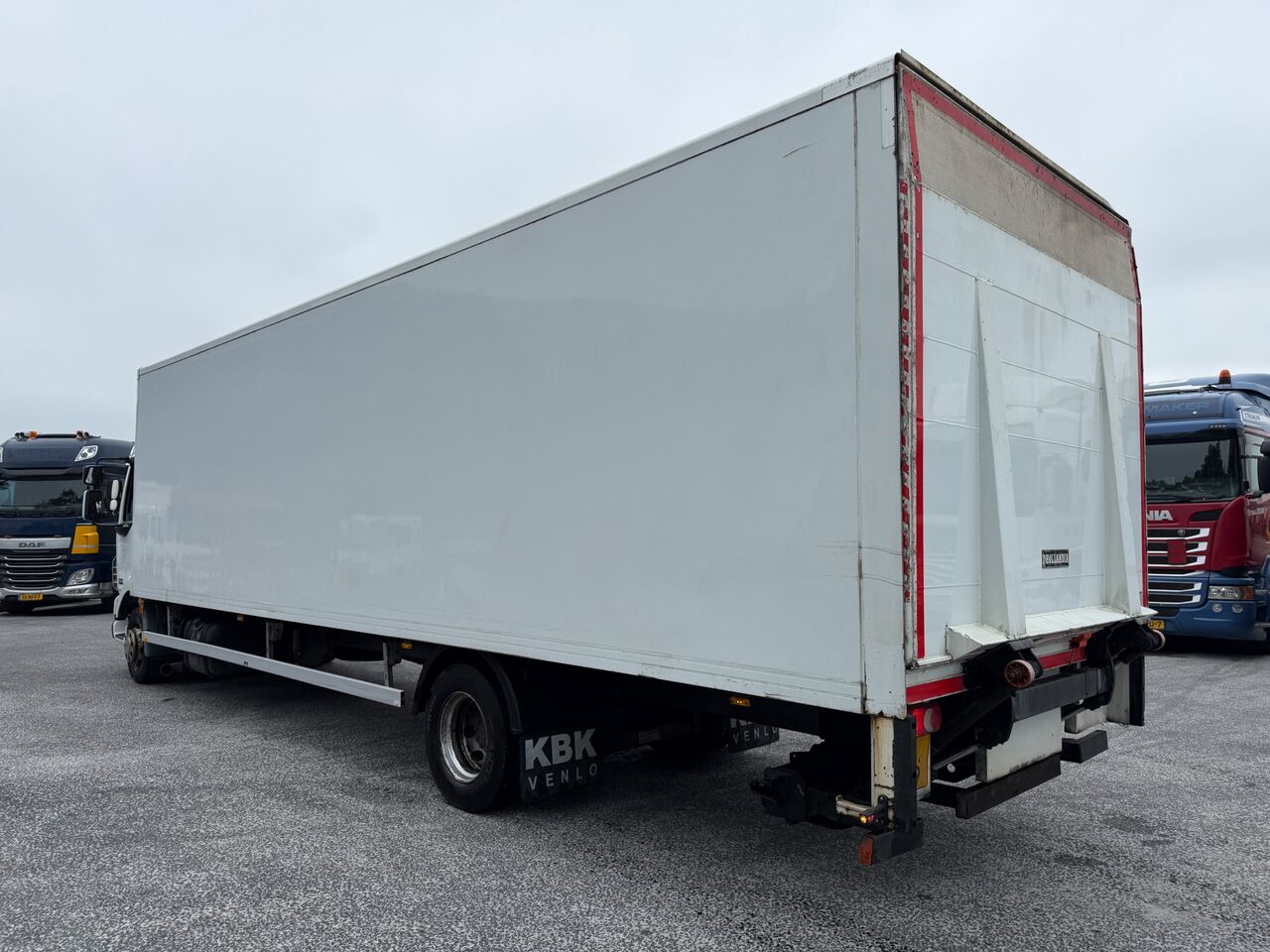 DAF LF 55.250 Manual, Euro 5 - Camión caja cerrada: foto 4 DAF LF 55.250 Manual, Euro 5 - Camión caja cerrada: foto 4