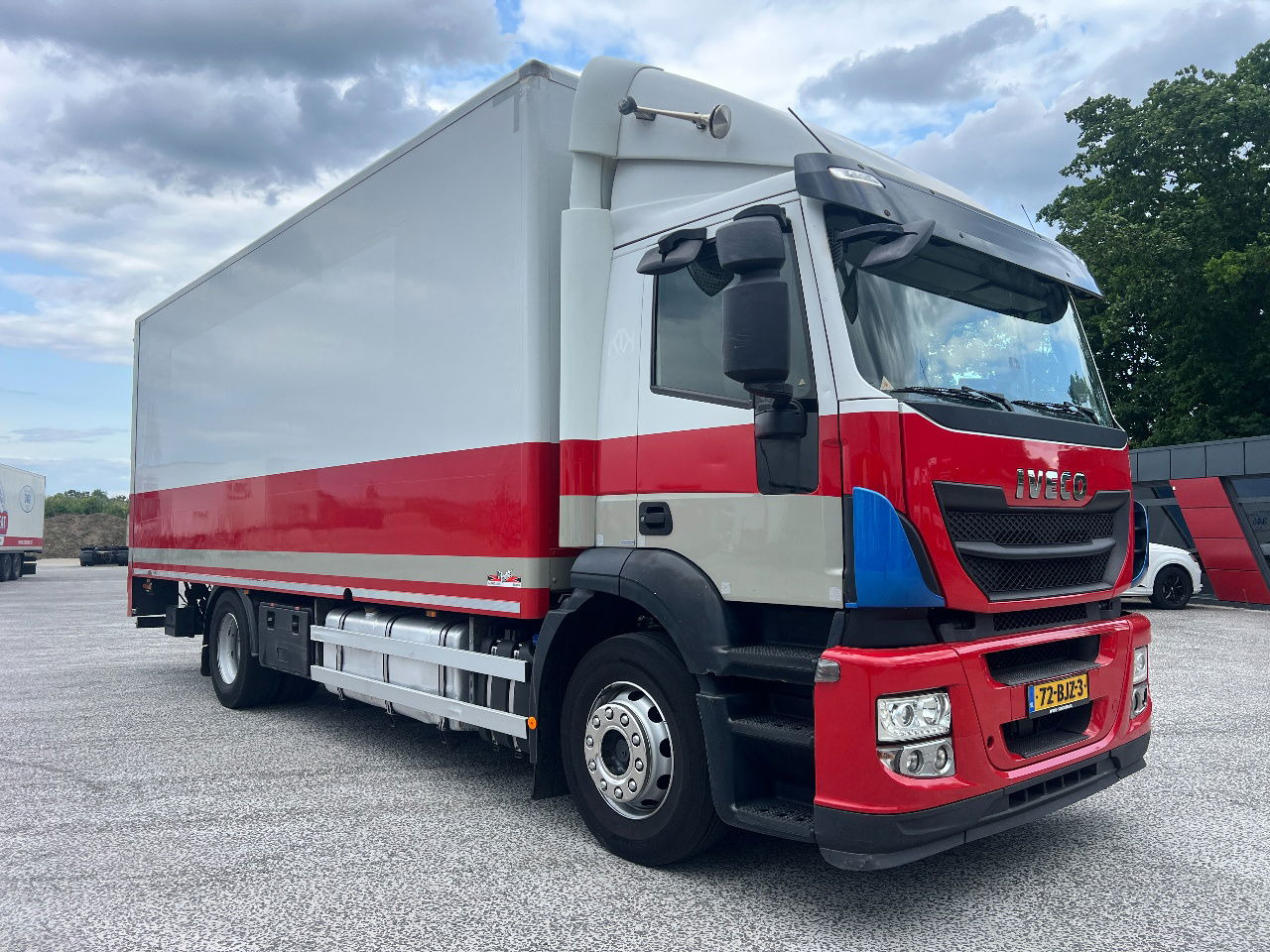 Iveco Stralis 310 AD, 19Ton, Euro 6 - Camión caja cerrada: foto 2 Iveco Stralis 310 AD, 19Ton, Euro 6 - Camión caja cerrada: foto 2