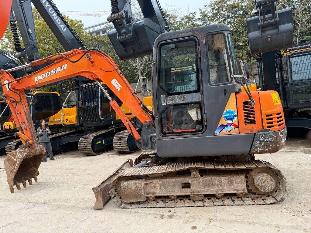 Doosan DH 55 We have excavators of all brands and all t - Excavadora de cadenas: foto 3 Doosan DH 55 We have excavators of all brands and all t - Excavadora de cadenas: foto 3