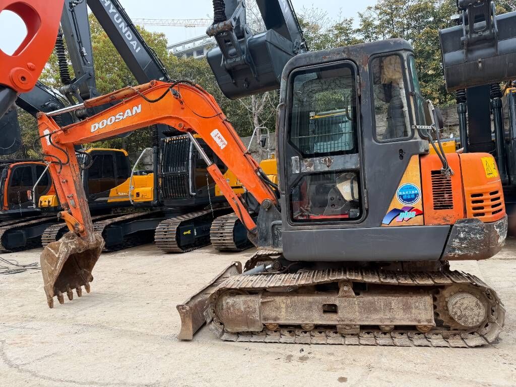 Doosan DH 55 We have excavators of all brands and all t - Excavadora de cadenas: foto 1 Doosan DH 55 We have excavators of all brands and all t - Excavadora de cadenas: foto 1