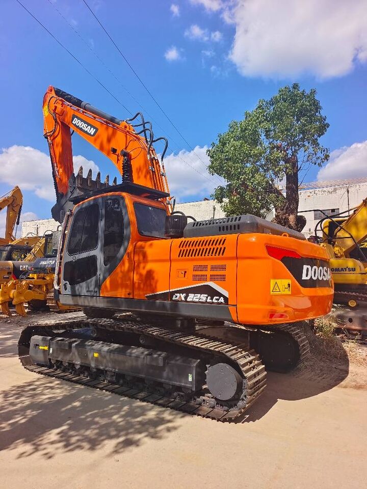 Doosan DX 225 LC 3000 units excavators in stock - Excavadora de cadenas: foto 1 Doosan DX 225 LC 3000 units excavators in stock - Excavadora de cadenas: foto 1