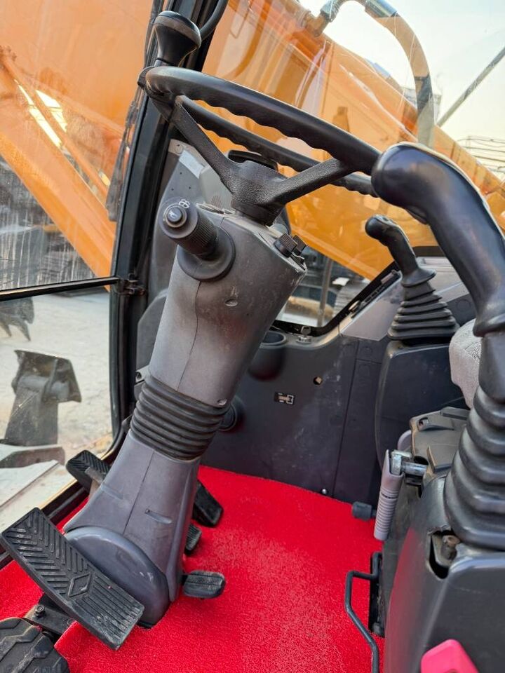 Hyundai 210W-9T units in stock Korea Brand - Excavadora de ruedas: foto 2 Hyundai 210W-9T units in stock Korea Brand - Excavadora de ruedas: foto 2