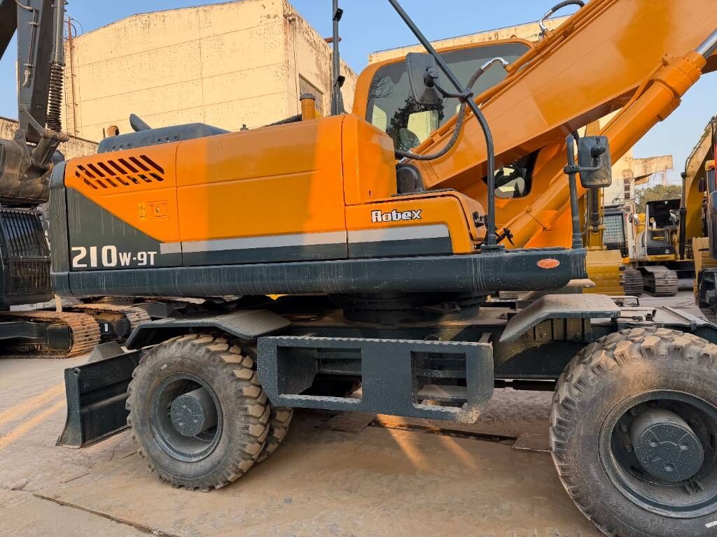 Hyundai 210W-9T units in stock Korea Brand - Excavadora de ruedas: foto 4 Hyundai 210W-9T units in stock Korea Brand - Excavadora de ruedas: foto 4